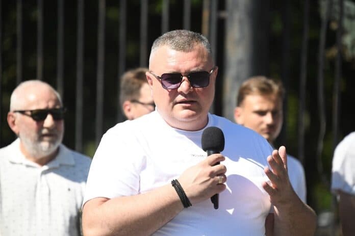 Novac: Ministrul Buzu a insultat cetățenii. Demisia!