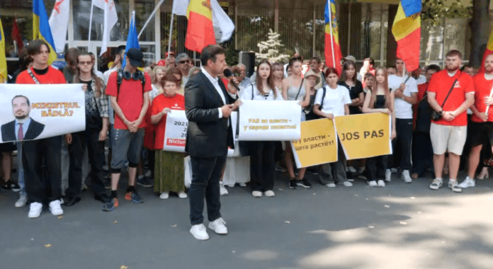 (LIVE) Blocul patriotic cere demisia ministrului muncii Alexei Buzu